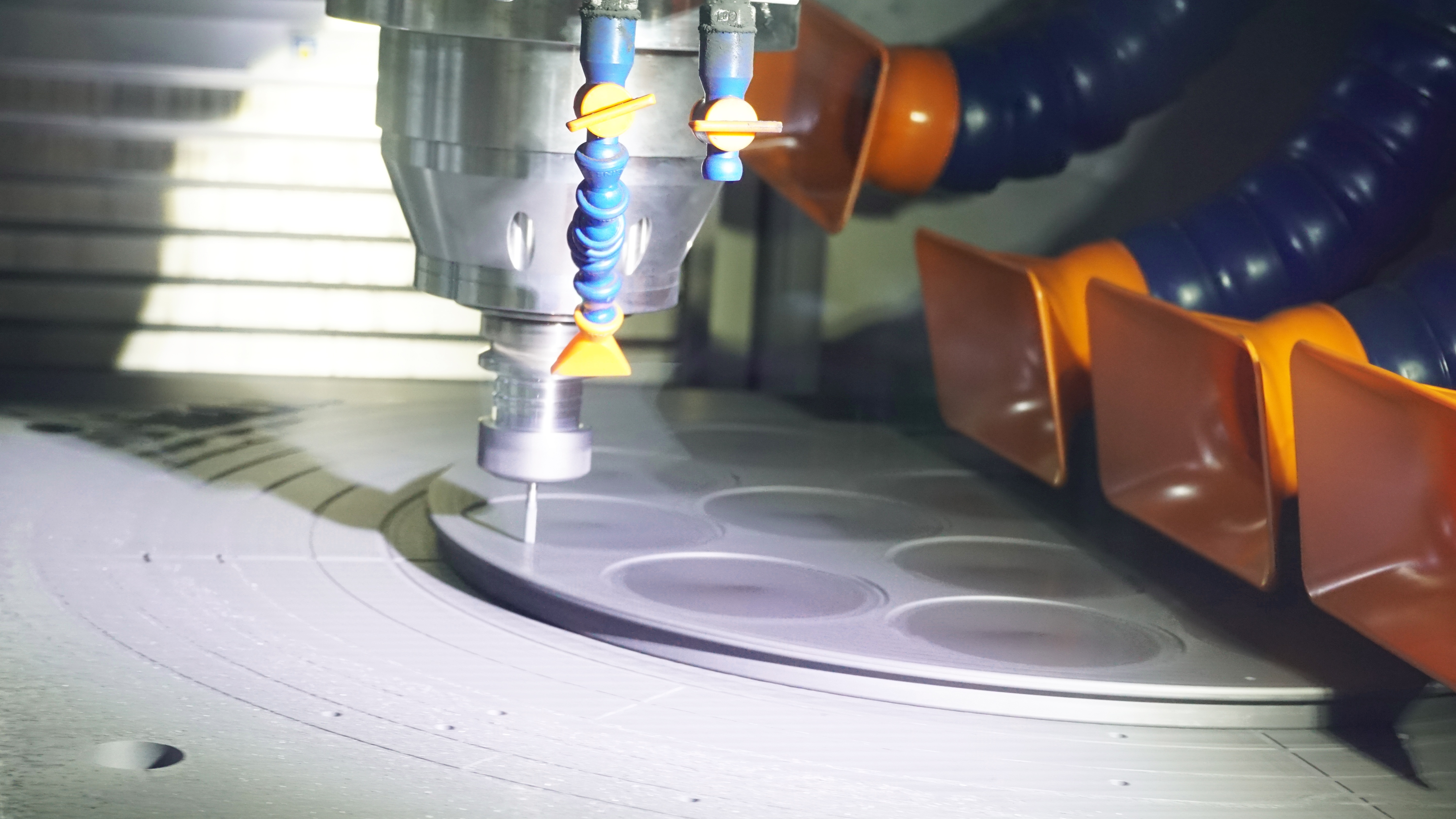 کارگاه ماشینکاری دقیق VETEK CNC: ساخت پایه اجزای نیمه هادی با خلوص بالا